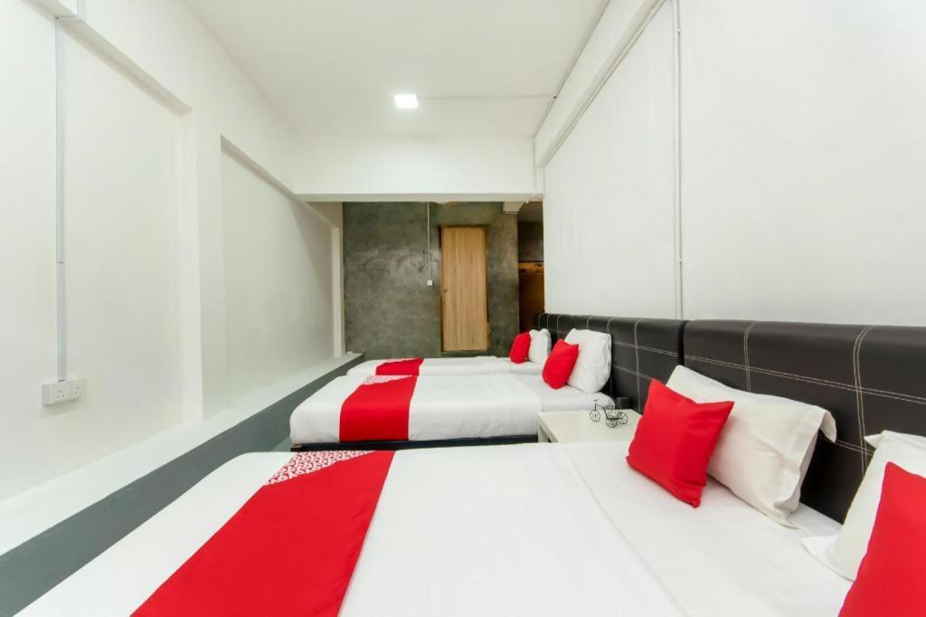 โอโย 43993 แมดสวีท Hotel โกตาคินาบาลู ภายนอก รูปภาพ