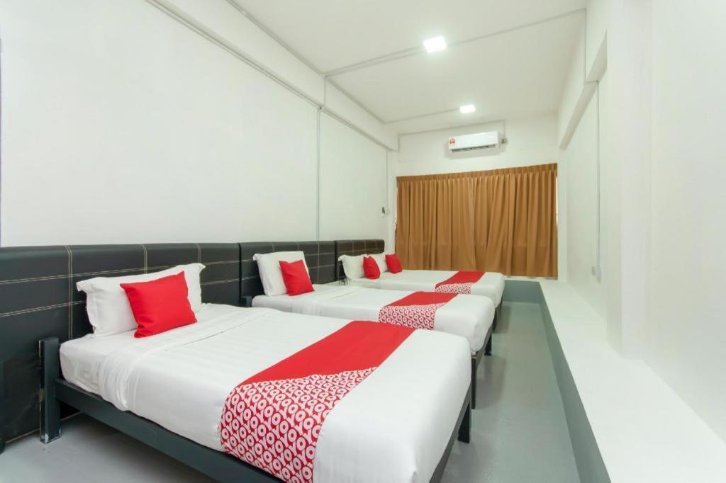 โอโย 43993 แมดสวีท Hotel โกตาคินาบาลู ภายนอก รูปภาพ