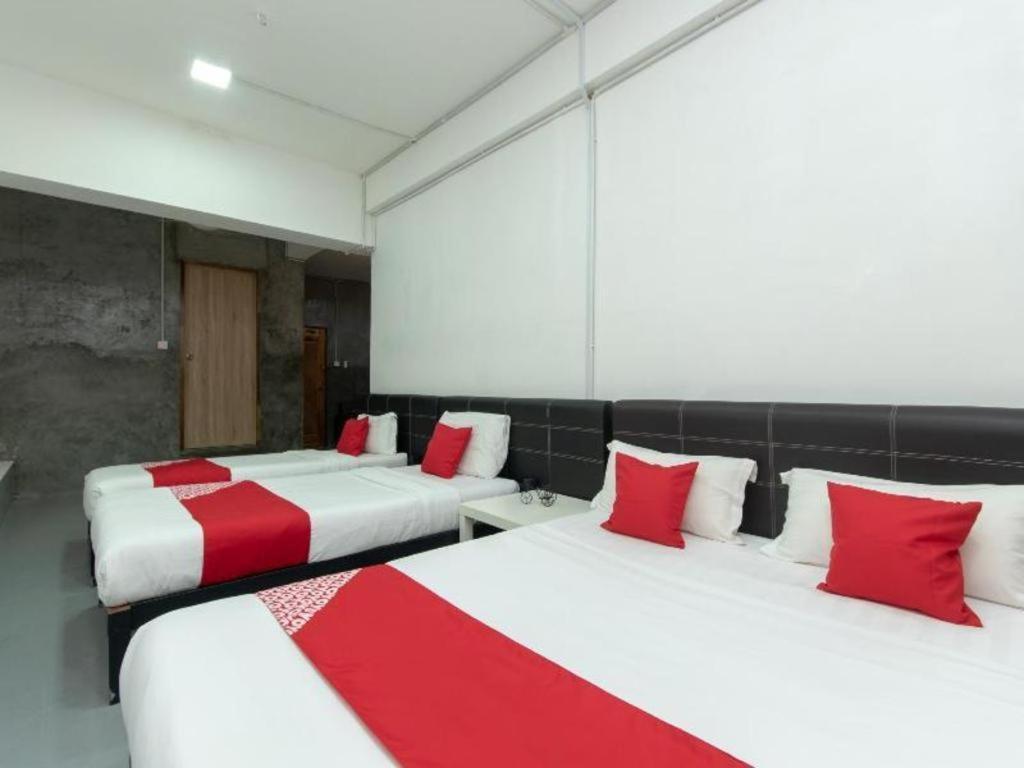 โอโย 43993 แมดสวีท Hotel โกตาคินาบาลู ภายนอก รูปภาพ